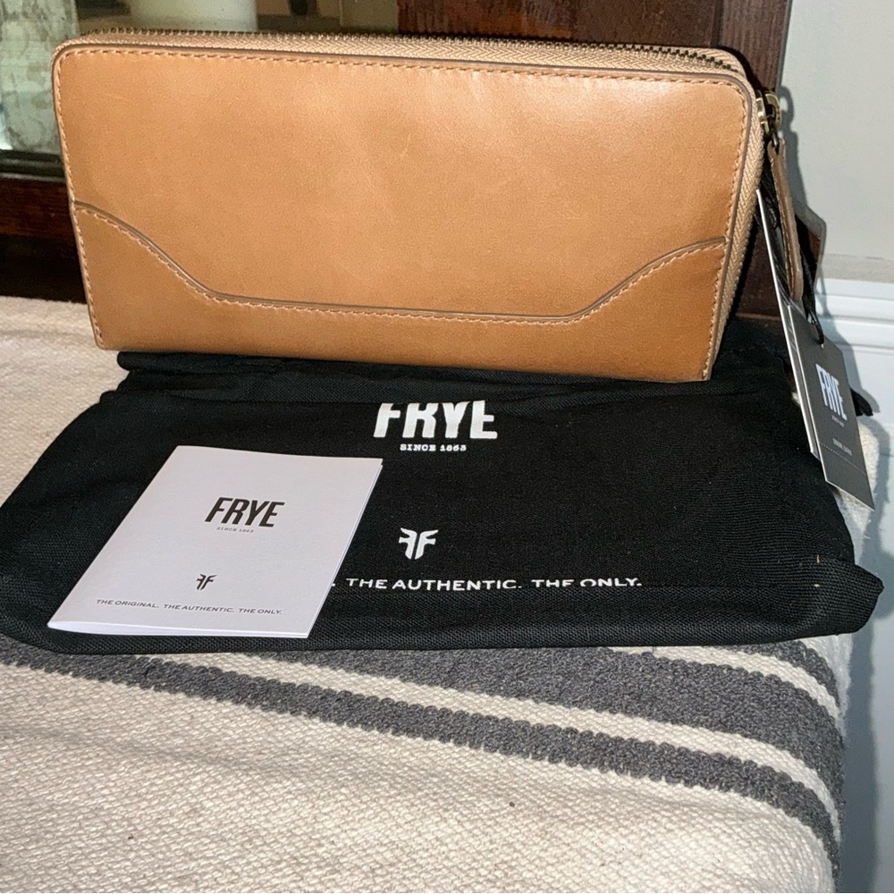 NWT Frye Leather Melissa Zip Around Wallet Beige Brown Retail $158 - Picture 4 of 13